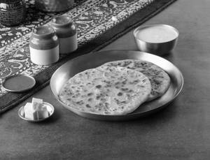 Paneer Paratha With Curd & Green Chutney