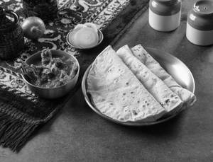 Roti With Dehati Chicken & Salad