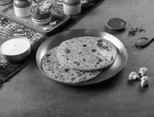 Gobi Paratha With Curd & Green Chutney