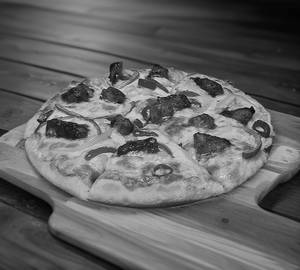 Tandoori chicken pizza
