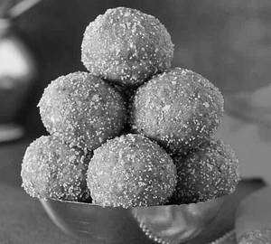 Churma Laddoo (4 Pcs )