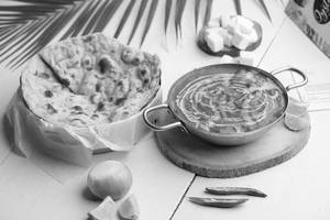 Paneer Tikka Masala With Tandoori Roti Box