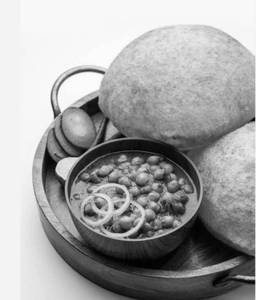 Paneer Chole Bhature [2 Bhature]