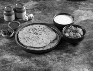 Garlic Lachedar Paratha