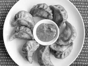 Veg Fried Momos (5 Pcs)