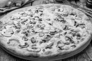 Cheesy Mushroom Pizza