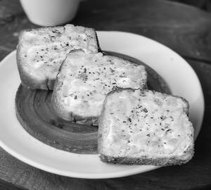Cheese garlic bread
