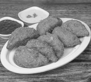 Chicken Kurkure Momos [10 Pcs]