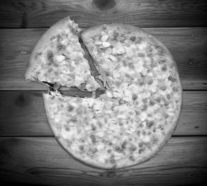 Cheese and Sweet Corn Pizza