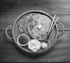 Stuffed Onion Paratha & Veg Curry Combo