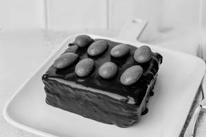 Macadamia Almond Brownie