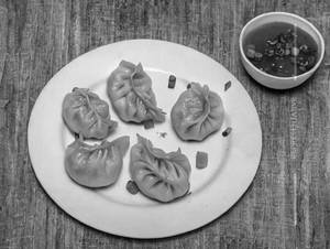 Veg. Cheese Momos (steamed)