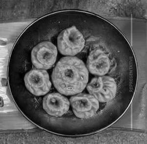 Spicy schezwan momos