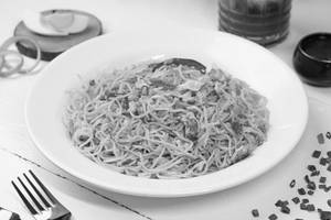 Double Egg Hakka Noodles