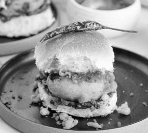 Vada Pav(4 Pcs)With Tea /Coffee