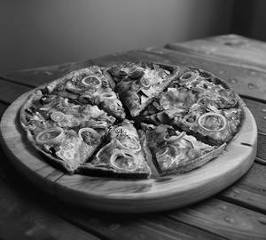 Spicy chicken pizza [Serves 1]