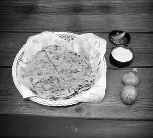 Payaaz paratha