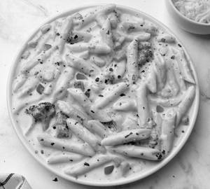 White Sauce Pasta (Penne & Fusilli Mix)