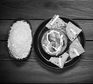 Kadhai Paneer With 4 Butter Tawa Roti And Rice Combo