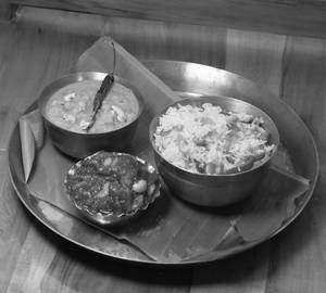 Bengali Fried Rice [750 Ml] With Cholar Dal And Chutney