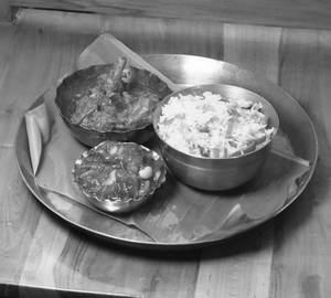 Bengali Fried Rice [750 Ml] With Chicken Kosha [3 Pieces] And Chutney