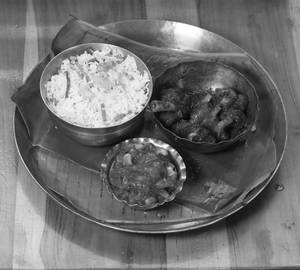 Bengali Fried Rice [750 Ml] With Poora Mutton [3 Pieces] And Chutney