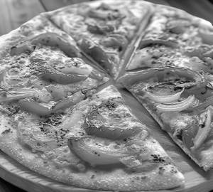 Spicy paneer pizza [ 8 inch ]