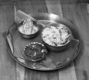 Bengali Fried Rice [750 Ml] With Shorshe Ilish And Chutney