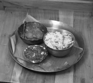 Bengali Fried Rice [750 Ml] With Rui Kalia And Chutney