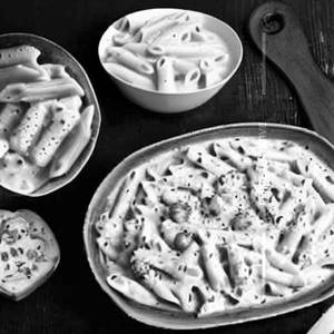 Chicken alfredo pasta white sauce