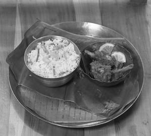 Bengali Fried Rice [500 Ml] With Gandharaj Chicken [3 Pieces]