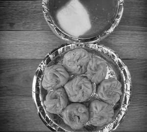 Veg Steamed Momos (8 Pieces)