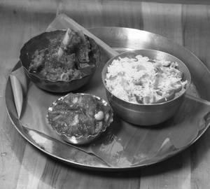 Bengali Fried Rice [750 Ml] With Mutton Kosha [3 Pieces] And Chutney