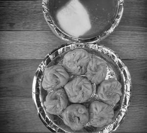 Veg Fried Momos (8 Pieces)