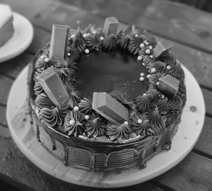 Design Chocolate Kitkat Cake