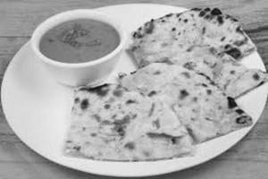 Cheese Naan With Gravy