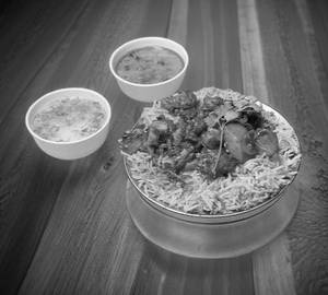 Gongura Chicken Biryani (Serves 2 )   + 1 Water Bottle 500 Ml + 1 Paper Plate.