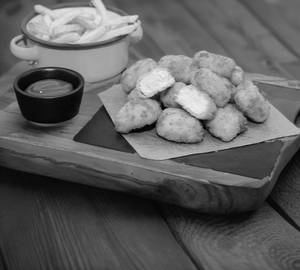Chicken Nuggets [6Pieces] With French Fries