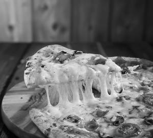 Cheesy pizza