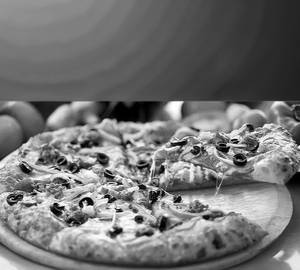 Italian pizza [medium 8 inches 6 pieces]
