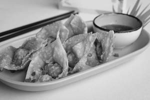 Chicken Crispy Fried Wontons With Thai Sweet Chilli Sauce