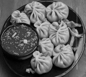 Steamed veg momos