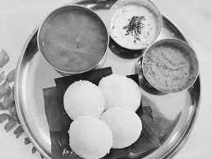 Plain idli