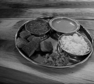 Varan Batti Thali