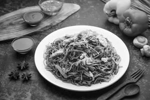 Egg Hakka Noodles