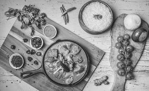 Butter Chicken + 6 Rumali Roti