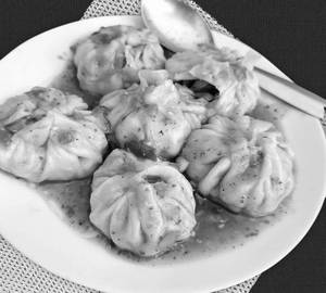 Veg steamed momos