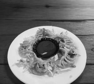 Chicken Schezwan Steamed Momos [5 Pieces]
