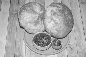 Chole Bhathure