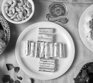 Kaju Pista Roll